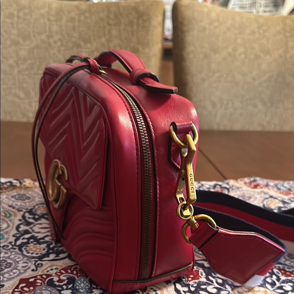 Gucci Red Crossbody Bag with Chevron Quilting - Picture 3 of 10